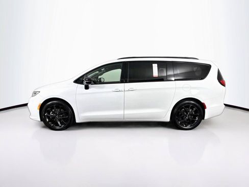 Used 2025 Chrysler Pacifica Limited FWD image 14