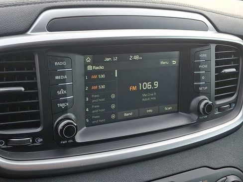 Used 2019 Kia Sorento LX image 17