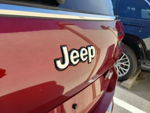 Used 2021 Jeep Grand Cherokee L Overland w/ Luxury Tech Group IV AWD/4WD image 11