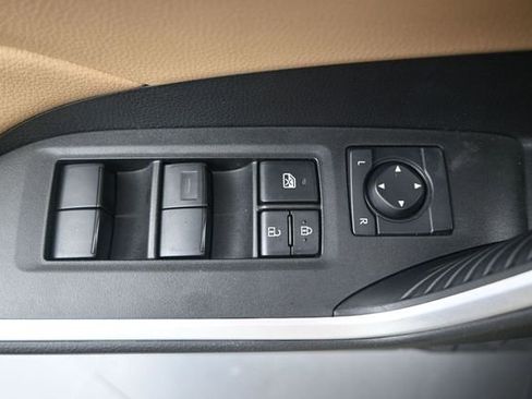 Used 2025 Toyota RAV4 LE AWD/4WD image 10