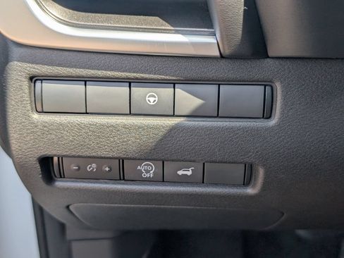Used 2026 Nissan Rogue SV AWD/4WD image 21