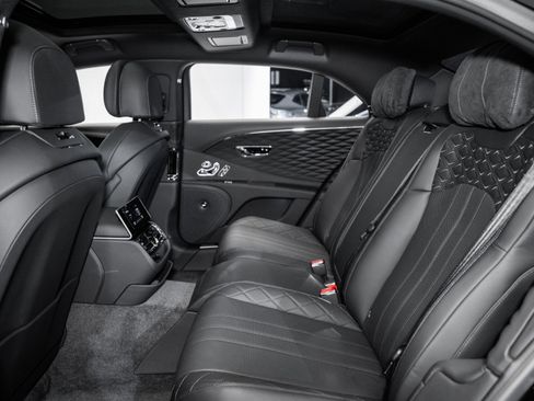 Used 2024 Bentley Flying Spur W12 image 22
