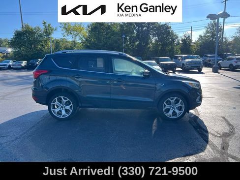 Used 2019 Ford Escape Titanium AWD/4WD image 4