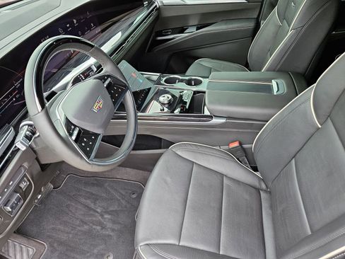 Certified 2025 Cadillac Escalade Sport AWD/4WD image 15