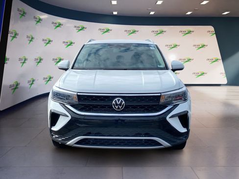 Used 2022 Volkswagen Taos SE FWD image 6