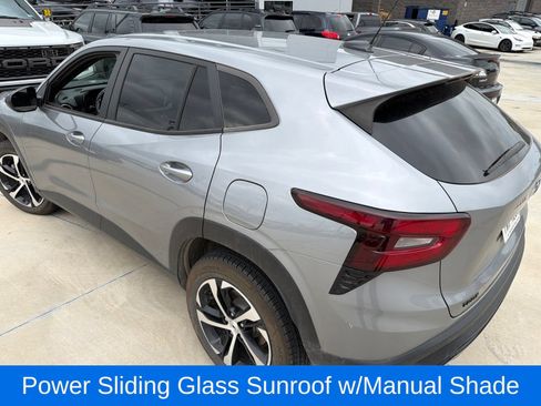 Used 2024 Chevrolet Trax RS w/ Sunroof Package FWD image 6