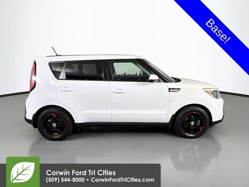 Used 2015 Kia Soul FWD image 18