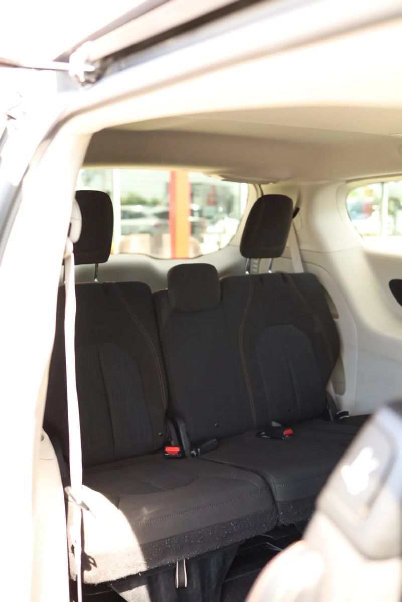 Used 2020 Chrysler Pacifica Touring w/ Advanced Safetytec Group FWD image 43