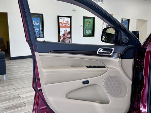 Used 2018 Jeep Grand Cherokee Limited image 15