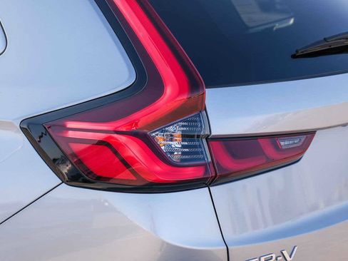 Used 2025 Honda CR-V LX image 7