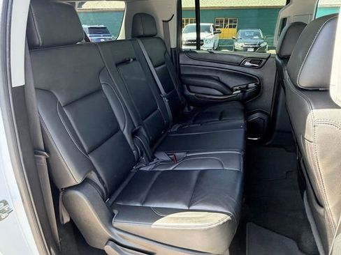 Used 2018 Chevrolet Suburban LT RWD image 25