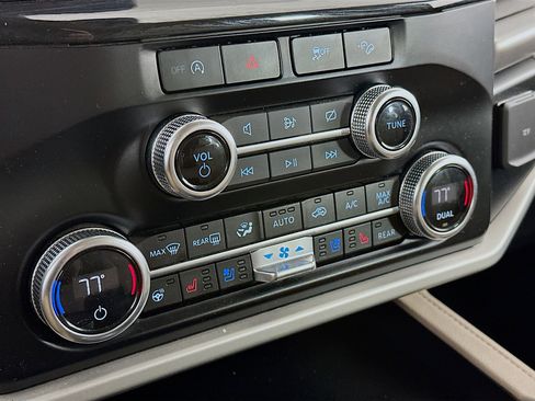 Used 2024 Ford Expedition Max XLT image 24