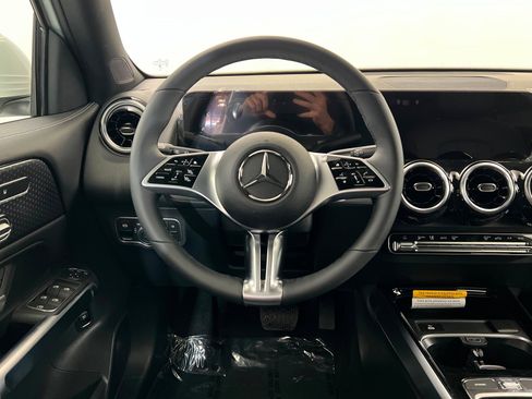 New 2026 Mercedes-Benz GLB 250 4MATIC image 12