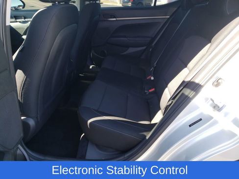 Used 2018 Hyundai Elantra SE image 25