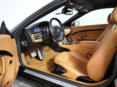 Used 2013 Maserati GranTurismo Sport image 17
