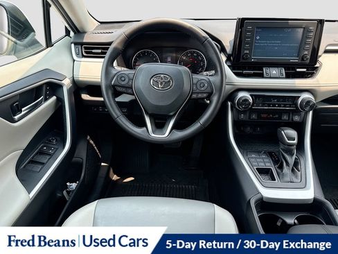 Used 2021 Toyota RAV4 XLE Premium AWD/4WD image 30