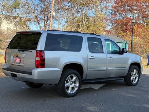 Used 2013 Chevrolet Suburban LT image 4