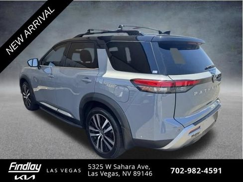 Used 2023 Nissan Pathfinder Platinum FWD image 2