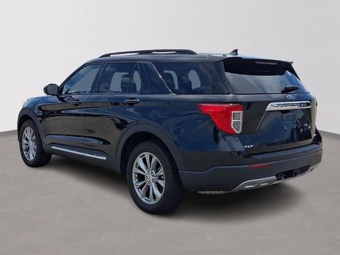 Certified 2022 Ford Explorer XLT w/ Equipment Group 202A AWD/4WD image 4