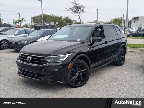 Used 2023 Volkswagen Tiguan SE R-Line image 1