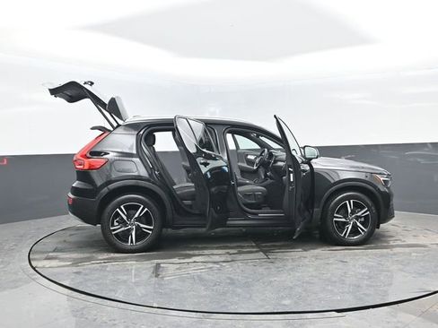 Used 2024 Volvo XC40 B5 Core image 33