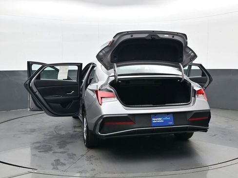 Certified 2024 Hyundai Elantra SE image 32