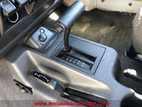 Used 2000 Jeep Wrangler Sport image 9