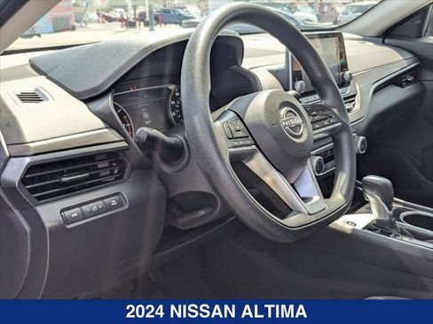 Used 2024 Nissan Altima 2.5 SV FWD image 12