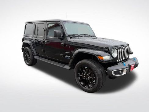 Used 2023 Jeep Wrangler Unlimited Sahara w/ Cold Weather Group AWD/4WD image 10