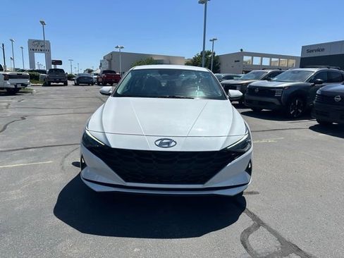 Used 2023 Hyundai Elantra SEL FWD image 4