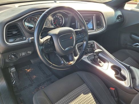 Used 2022 Dodge Challenger SXT image 7