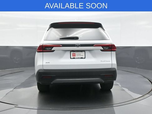 Used 2024 Toyota Grand Highlander AWD image 6