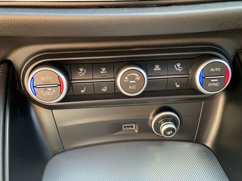 Used 2024 Alfa Romeo Stelvio Veloce image 27