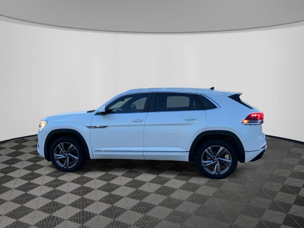 Used 2024 Volkswagen Atlas Cross Sport SEL R-Line AWD/4WD image 4