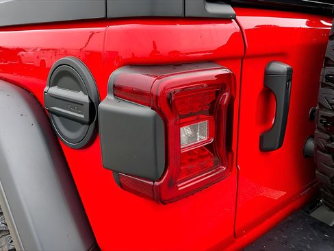 Used 2026 Jeep Wrangler Unlimited Rubicon AWD/4WD image 29
