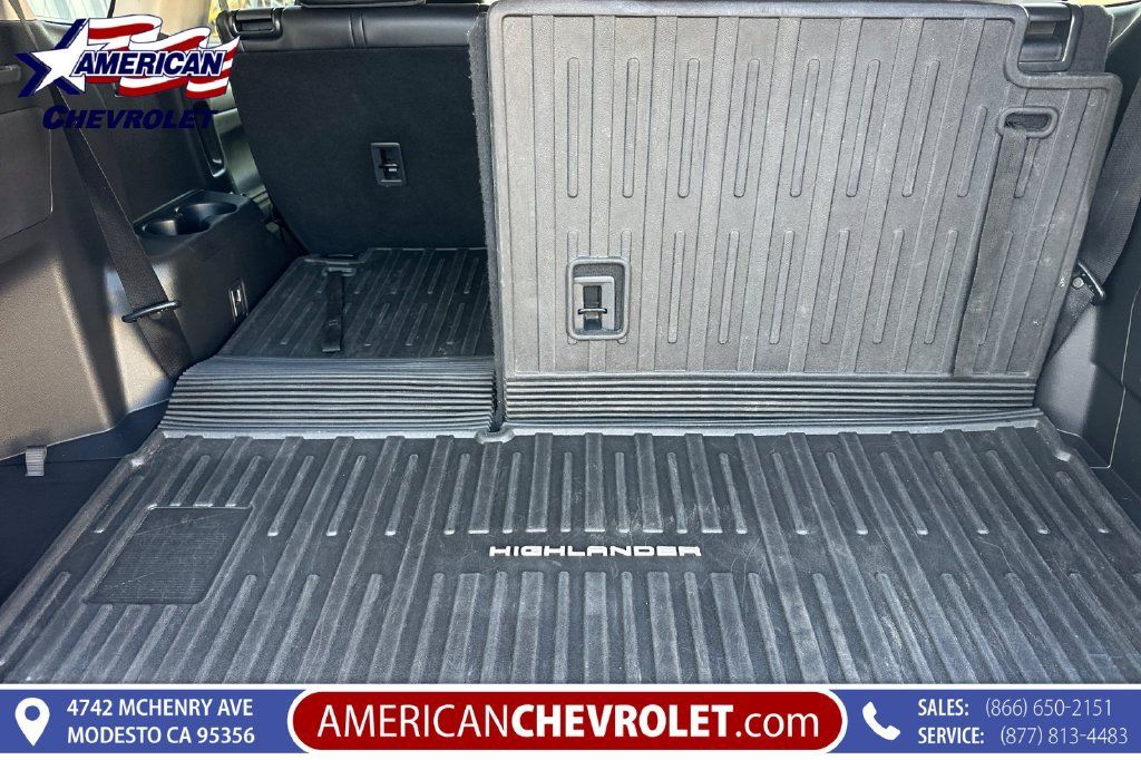 Used 2023 Toyota Highlander XLE AWD/4WD image 19