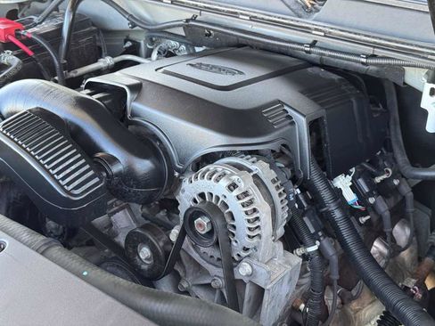 Used 2013 Chevrolet Suburban LTZ image 33