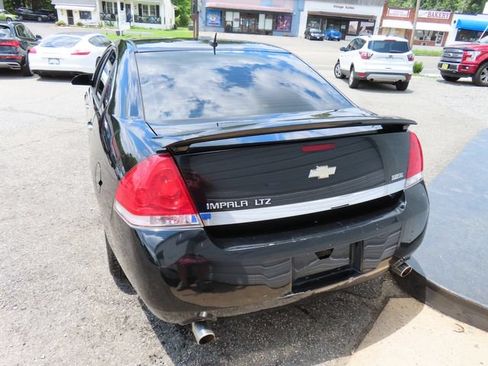 Used 2011 Chevrolet Impala LTZ FWD image 6