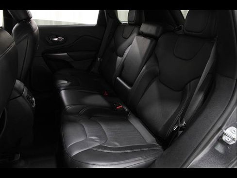 Used 2020 Jeep Cherokee Limited image 19