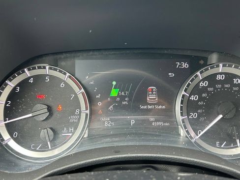 Used 2023 Toyota Highlander XLE AWD/4WD image 35