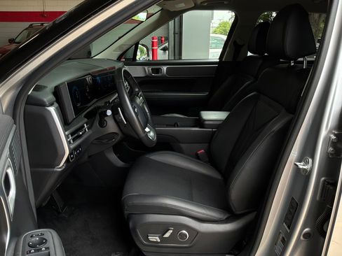 Used 2025 Hyundai Santa Fe SEL FWD image 10