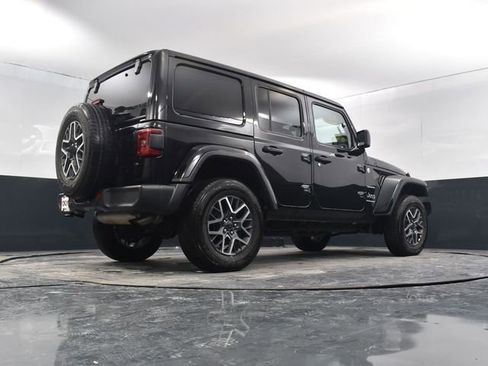 Used 2024 Jeep Wrangler Unlimited Sahara AWD/4WD image 44