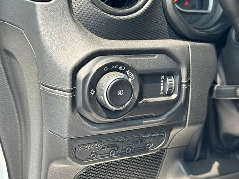 Used 2025 Jeep Wrangler Unlimited Rubicon AWD/4WD image 41