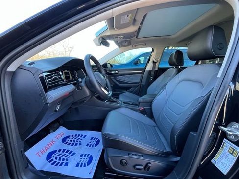 Certified 2025 Volkswagen Jetta SEL image 27