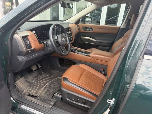 Used 2023 Nissan Pathfinder Platinum w/ Cargo Package AWD/4WD image 2