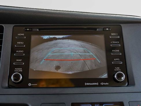 Used 2018 Toyota Sienna XLE image 25