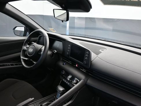 Certified 2025 Hyundai Elantra Sport FWD image 13