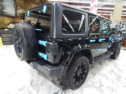 Used 2023 Jeep Wrangler Unlimited Sahara w/ Cold Weather Group image 5