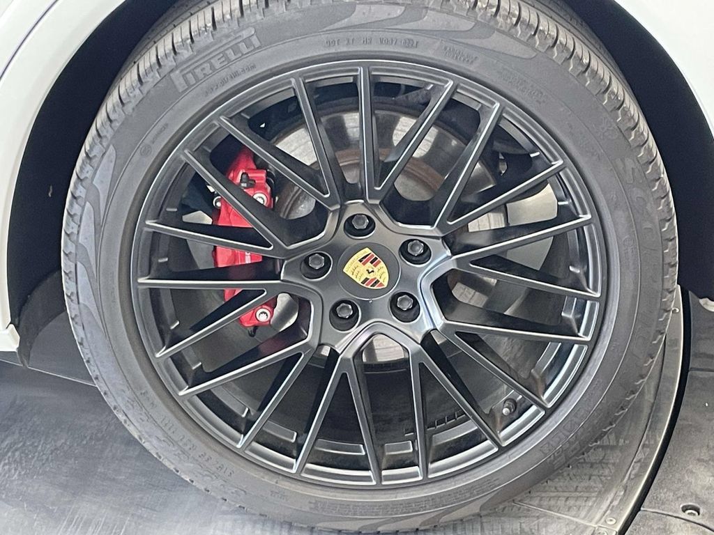 Certified 2023 Porsche Cayenne GTS AWD/4WD image 12