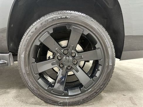 Used 2019 GMC Yukon SLT w/ Graphite Performance Edition AWD/4WD image 14